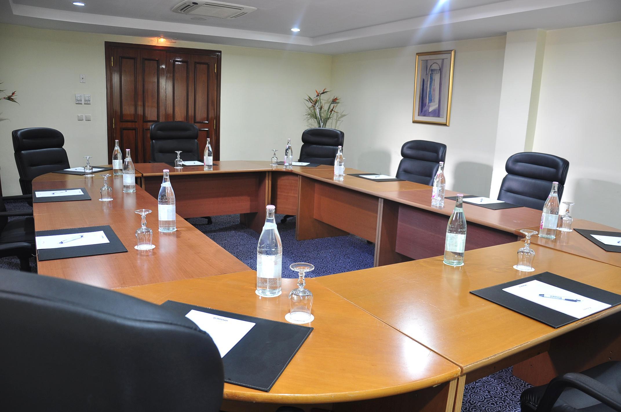 El Mouradi Gammarth Hotel Ngoại thất bức ảnh A boardroom at a hotel