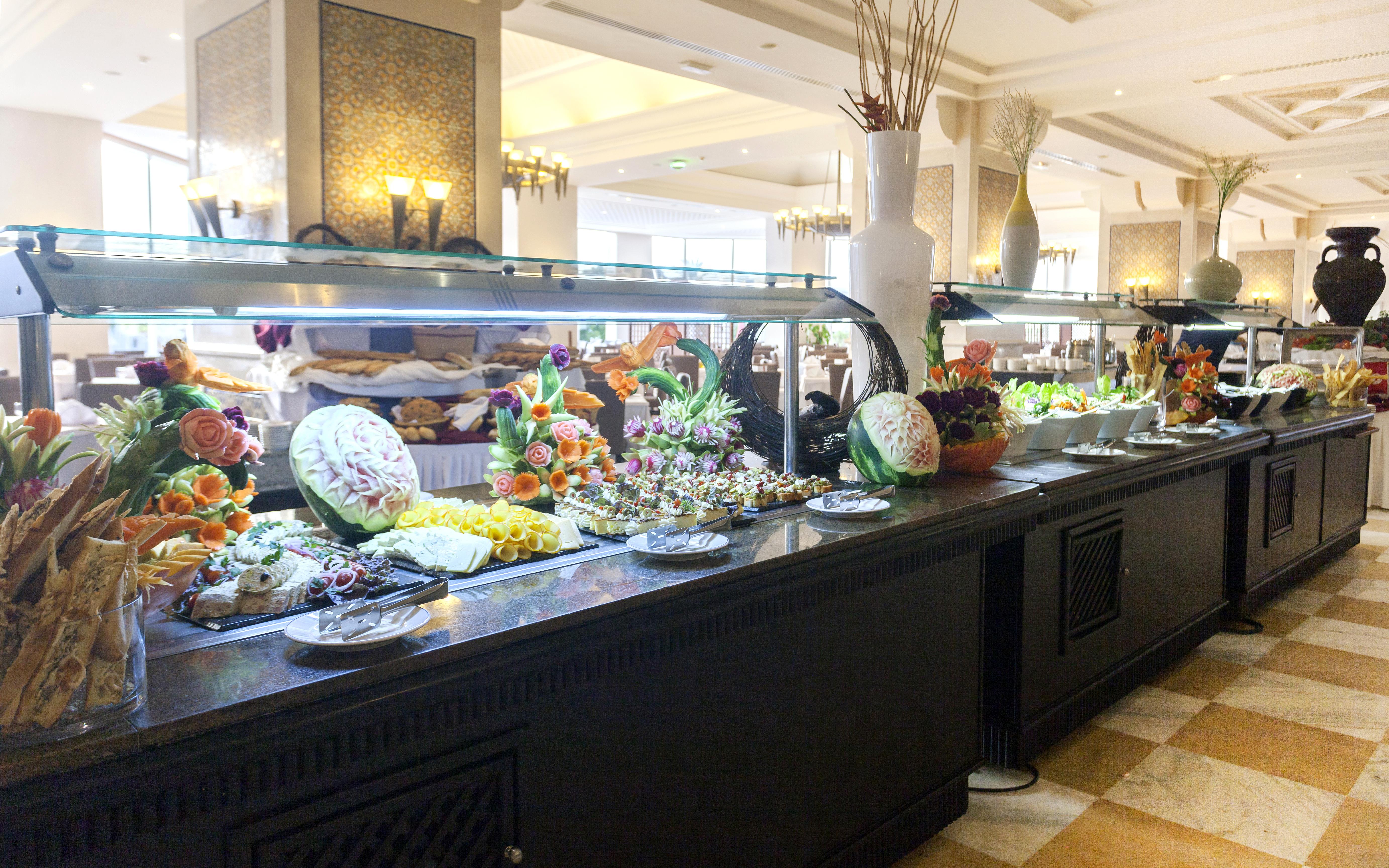 El Mouradi Gammarth Hotel Ngoại thất bức ảnh A buffet at a hotel