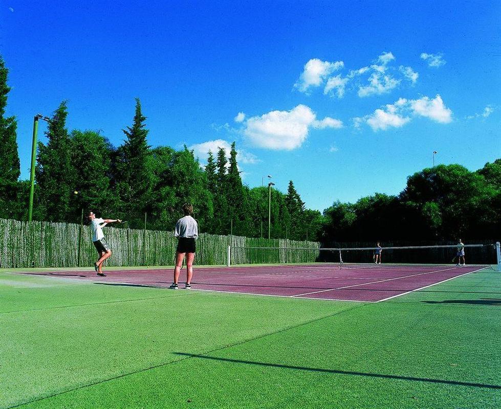 El Mouradi Gammarth Hotel Ngoại thất bức ảnh Tennis at the University of Roehampton