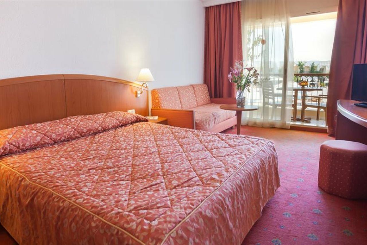 El Mouradi Gammarth Hotel Ngoại thất bức ảnh A typical hotel room